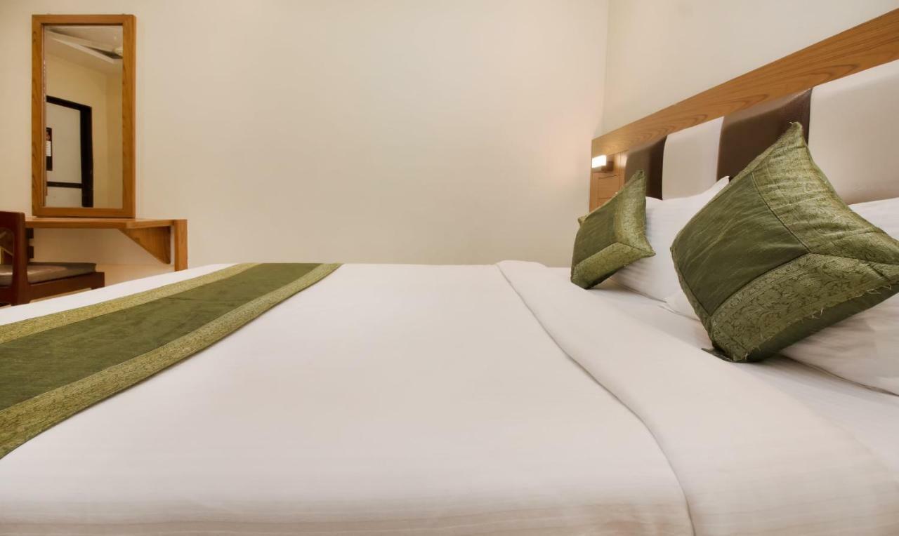 Hotel Residency Park Мумбай Екстериор снимка