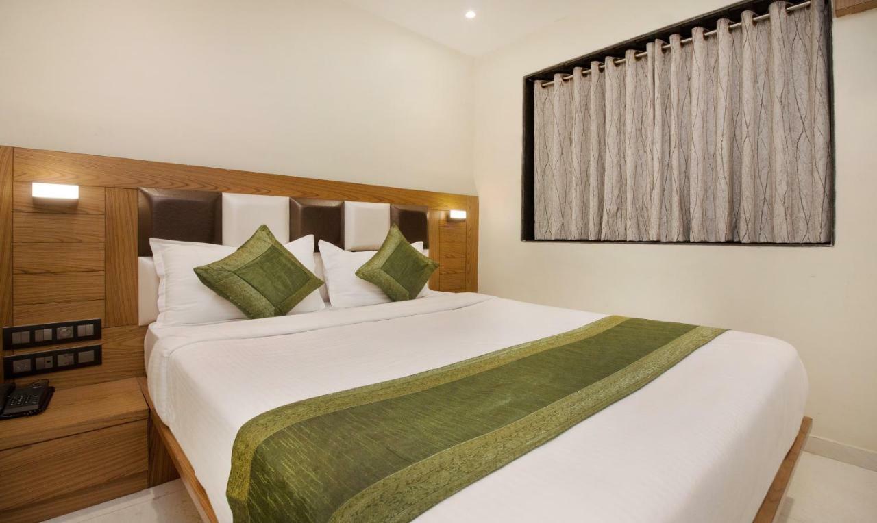 Hotel Residency Park Мумбай Екстериор снимка