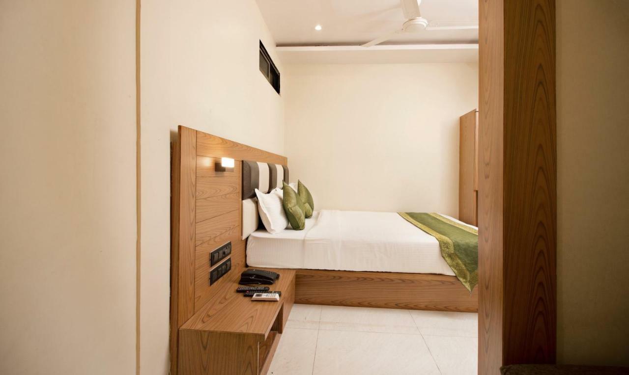 Hotel Residency Park Мумбай Екстериор снимка